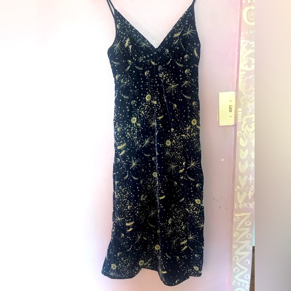 Dress with a velvety feel.